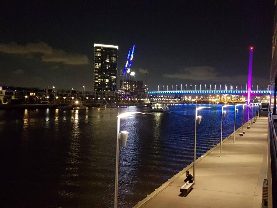 Melbourne Docklands Riverside Views エクステリア 写真